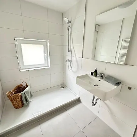 Tatil Evi Neu Renoviertes Businesshaus Fuer Teams I 7 Sz I 11 Betten I 2 Baeder I Kostenlose Parkplaetze