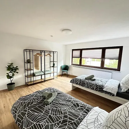 Neu Renoviertes Businesshaus Fuer Teams I 7 Sz I 11 Betten I 2 Baeder I Kostenlose Parkplaetze Vakantiehuis Sindelfingen