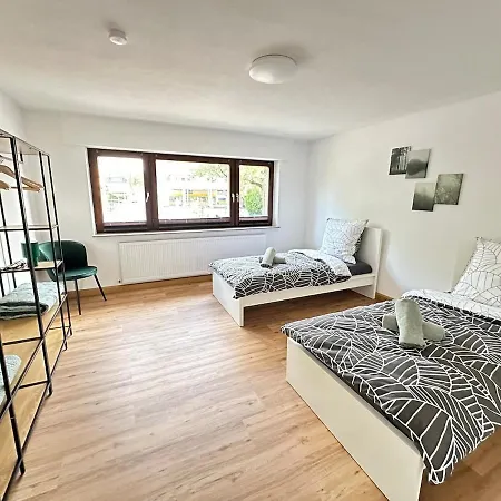 Neu Renoviertes Businesshaus Fuer Teams I 7 Sz I 11 Betten I 2 Baeder I Kostenlose Parkplaetze Sindelfingen
