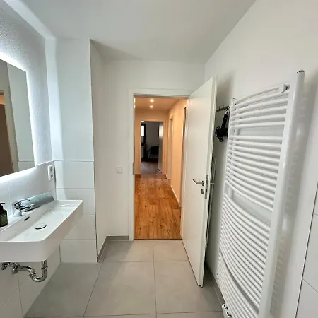 Neu Renoviertes Businesshaus Fuer Teams I 7 Sz I 11 Betten I 2 Baeder I Kostenlose Parkplaetze Sindelfingen