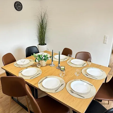 Neu Renoviertes Businesshaus Fuer Teams I 7 Sz I 11 Betten I 2 Baeder I Kostenlose Parkplaetze Vakantiehuis *