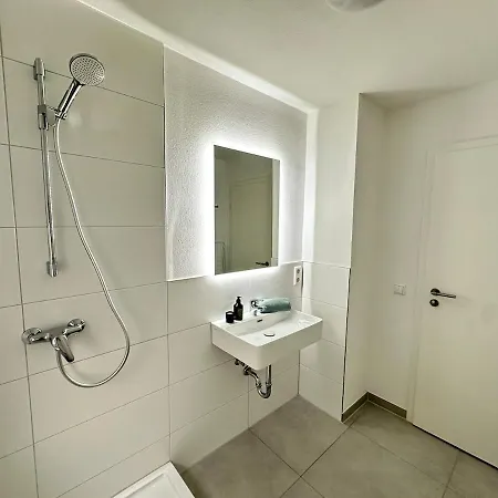 Neu Renoviertes Businesshaus Fuer Teams I 7 Sz I 11 Betten I 2 Baeder I Kostenlose Parkplaetze Vakantiehuis