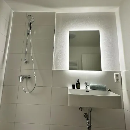Vakantiehuis Neu Renoviertes Businesshaus Fuer Teams I 7 Sz I 11 Betten I 2 Baeder I Kostenlose Parkplaetze Sindelfingen