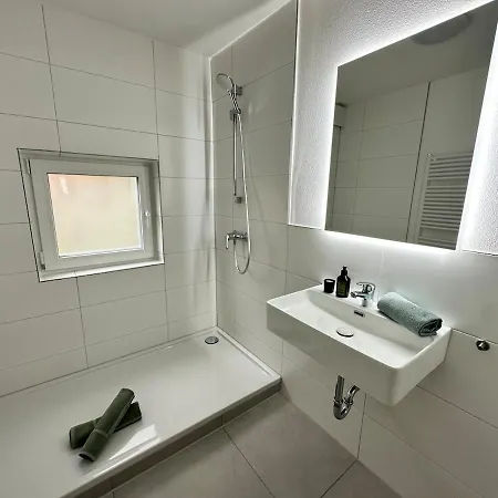 Neu Renoviertes Businesshaus Fuer Teams I 7 Sz I 11 Betten I 2 Baeder I Kostenlose Parkplaetze *