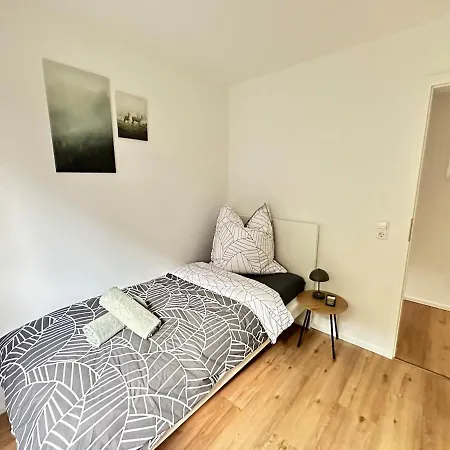 Neu Renoviertes Businesshaus Fuer Teams I 7 Sz I 11 Betten I 2 Baeder I Kostenlose Parkplaetze Vakantiehuis *