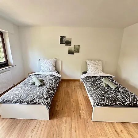 Neu Renoviertes Businesshaus Fuer Teams I 7 Sz I 11 Betten I 2 Baeder I Kostenlose Parkplaetze
