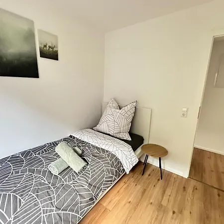Vakantiehuis Neu Renoviertes Businesshaus Fuer Teams I 7 Sz I 11 Betten I 2 Baeder I Kostenlose Parkplaetze Sindelfingen