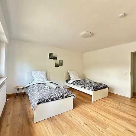 Vakantiehuis Neu Renoviertes Businesshaus Fuer Teams I 7 Sz I 11 Betten I 2 Baeder I Kostenlose Parkplaetze *