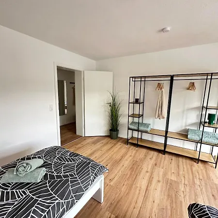 Vakantiehuis Neu Renoviertes Businesshaus Fuer Teams I 7 Sz I 11 Betten I 2 Baeder I Kostenlose Parkplaetze Sindelfingen