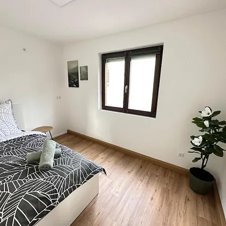 Vakantiehuis Neu Renoviertes Businesshaus Fuer Teams I 7 Sz I 11 Betten I 2 Baeder I Kostenlose Parkplaetze *