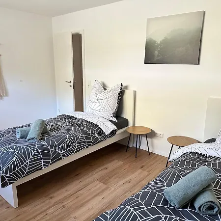 Neu Renoviertes Businesshaus Fuer Teams I 7 Sz I 11 Betten I 2 Baeder I Kostenlose Parkplaetze Sindelfingen