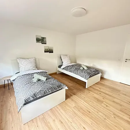 Neu Renoviertes Businesshaus Fuer Teams I 7 Sz I 11 Betten I 2 Baeder I Kostenlose Parkplaetze