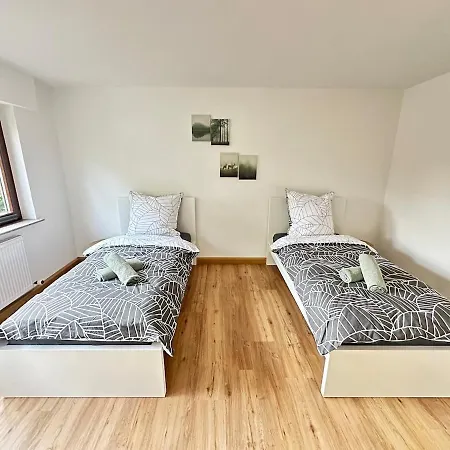 Neu Renoviertes Businesshaus Fuer Teams I 7 Sz I 11 Betten I 2 Baeder I Kostenlose Parkplaetze * Sindelfingen