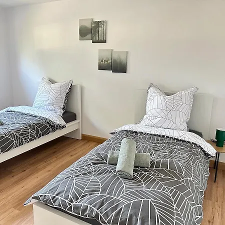 Tatil Evi Neu Renoviertes Businesshaus Fuer Teams I 7 Sz I 11 Betten I 2 Baeder I Kostenlose Parkplaetze