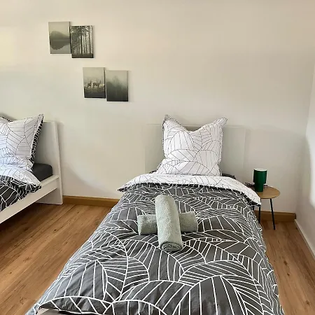 Neu Renoviertes Businesshaus Fuer Teams I 7 Sz I 11 Betten I 2 Baeder I Kostenlose Parkplaetze