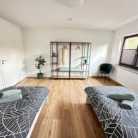 Neu Renoviertes Businesshaus Fuer Teams I 7 Sz I 11 Betten I 2 Baeder I Kostenlose Parkplaetze Sindelfingen
