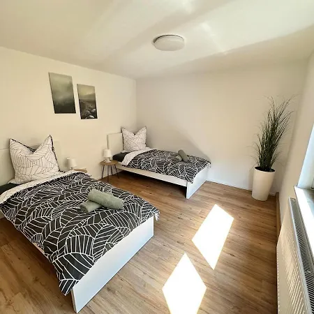 Tatil Evi Neu Renoviertes Businesshaus Fuer Teams I 7 Sz I 11 Betten I 2 Baeder I Kostenlose Parkplaetze *