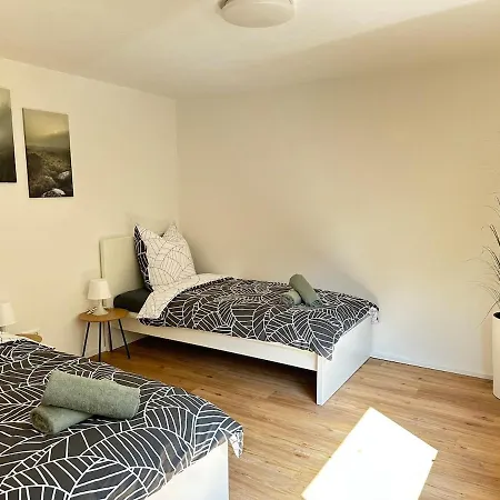 Vakantiehuis Neu Renoviertes Businesshaus Fuer Teams I 7 Sz I 11 Betten I 2 Baeder I Kostenlose Parkplaetze