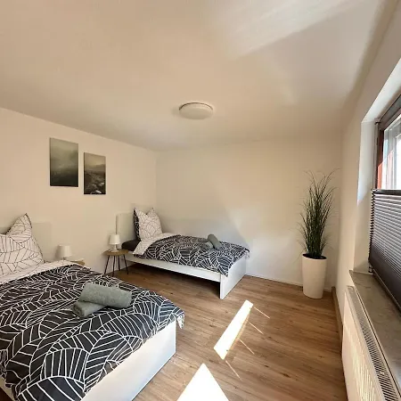 Neu Renoviertes Businesshaus Fuer Teams I 7 Sz I 11 Betten I 2 Baeder I Kostenlose Parkplaetze Tatil Evi Sindelfingen