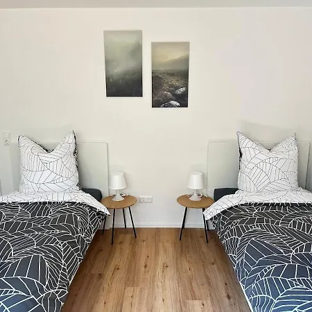 Neu Renoviertes Businesshaus Fuer Teams I 7 Sz I 11 Betten I 2 Baeder I Kostenlose Parkplaetze Sindelfingen