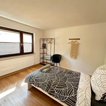 Neu Renoviertes Businesshaus Fuer Teams I 7 Sz I 11 Betten I 2 Baeder I Kostenlose Parkplaetze * Sindelfingen
