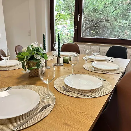 Neu Renoviertes Businesshaus Fuer Teams I 7 Sz I 11 Betten I 2 Baeder I Kostenlose Parkplaetze Vakantiehuis Sindelfingen