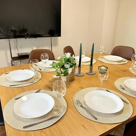 Neu Renoviertes Businesshaus Fuer Teams I 7 Sz I 11 Betten I 2 Baeder I Kostenlose Parkplaetze Vakantiehuis *