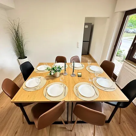 Tatil Evi Neu Renoviertes Businesshaus Fuer Teams I 7 Sz I 11 Betten I 2 Baeder I Kostenlose Parkplaetze